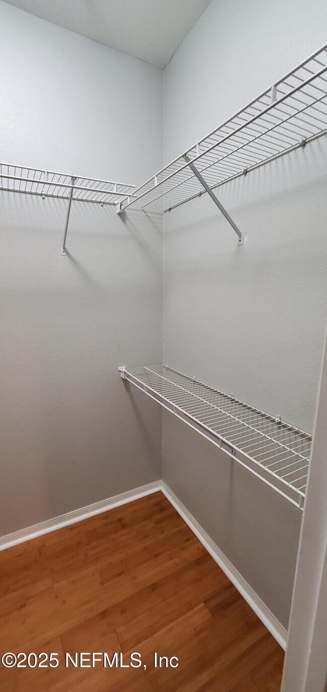 Building Photo - 7800 Point Meadows Dr