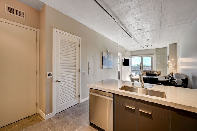 Building Photo - $500 OFF MOVE IN SPECIAL!!