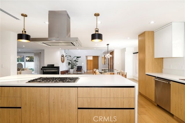 Building Photo - 9742 Farralone Ave