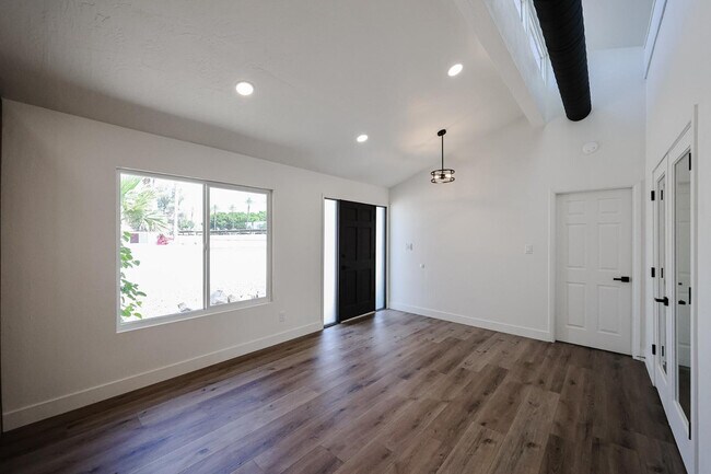 Building Photo - 3001 W Mercer Ln