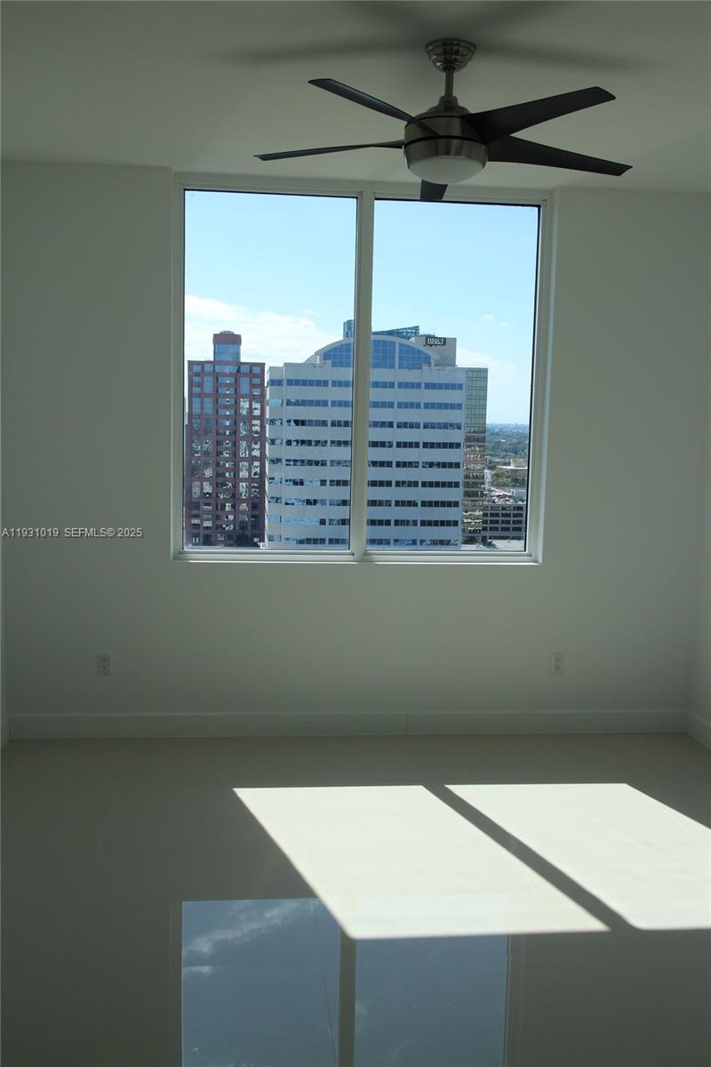 Building Photo - 315 NE 3rd Ave