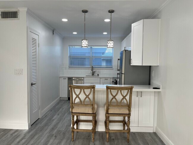 Building Photo - 2748 NE 28th Ave