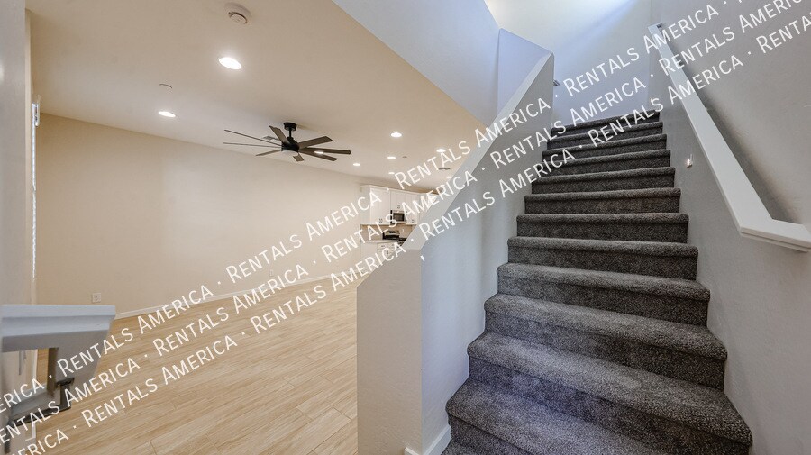 Building Photo - 2858 N Evergreen St