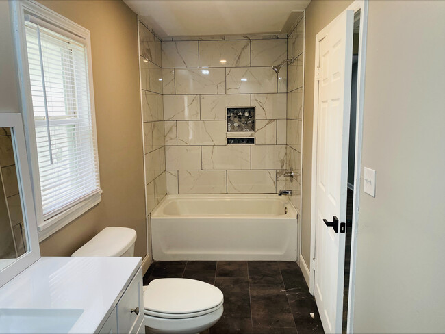 Building Photo - 1504 N Rocky Way Dr