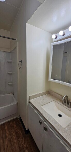 Building Photo - 824 N 70th St