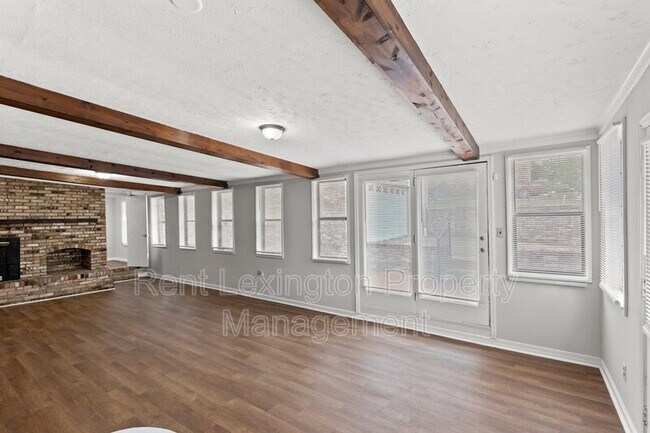 Building Photo - 228 Kenlock Dr