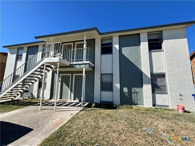 Building Photo - 303 Erby Ave