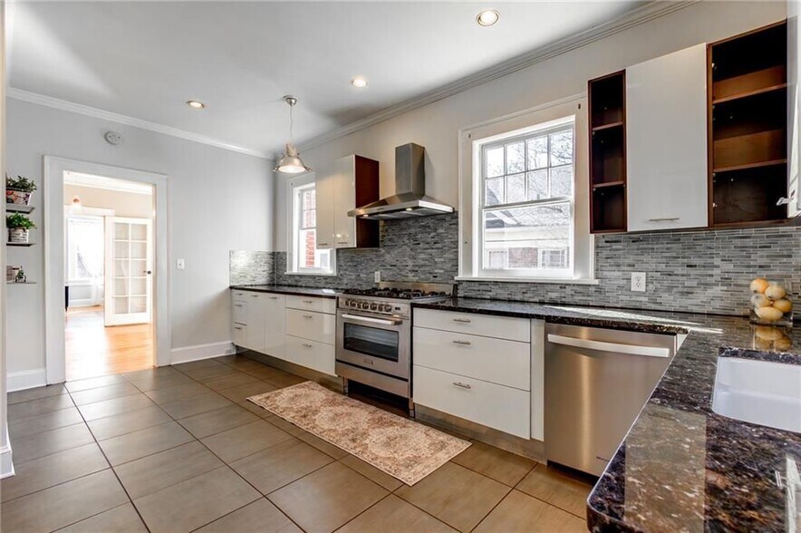 Building Photo - 628 Cooledge Ave NE