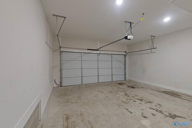 Building Photo - 112 Live Oak Dr
