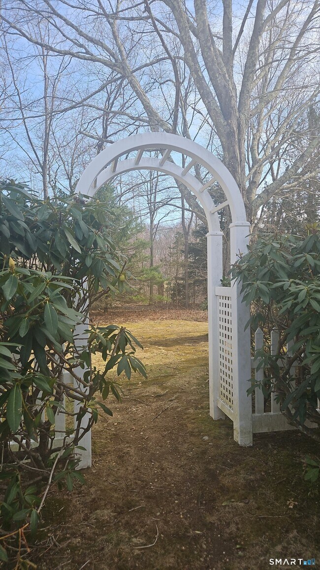 Building Photo - 20 Apple Way