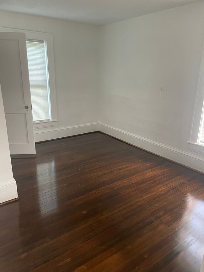 Building Photo - 3 bedroom 1.5 bath House for rent