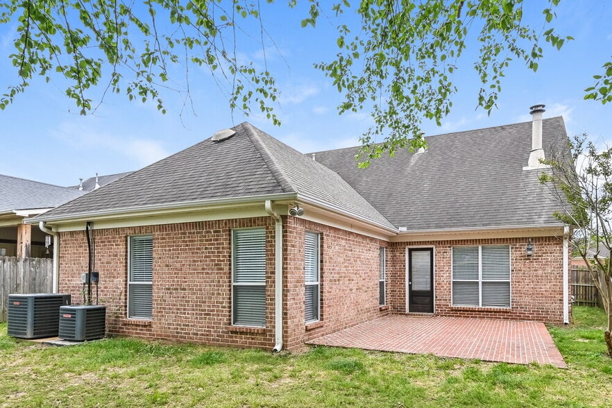 Building Photo - 2644 Graystone Dr