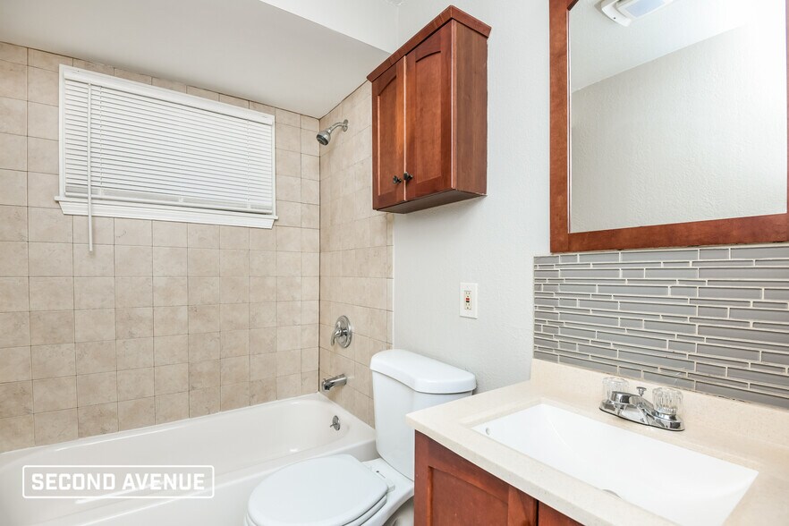 Building Photo - 774 Cottonwood Dr