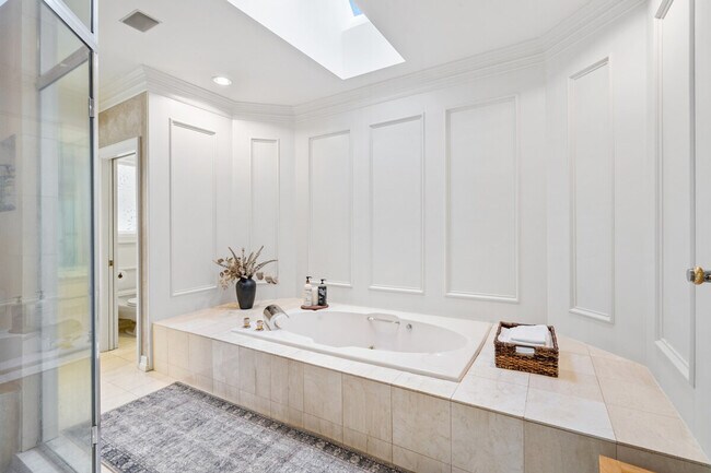 Building Photo - 6408 E Mercer Way