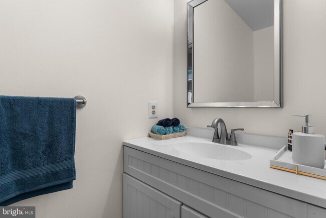 Building Photo - 7020 Venus Ct