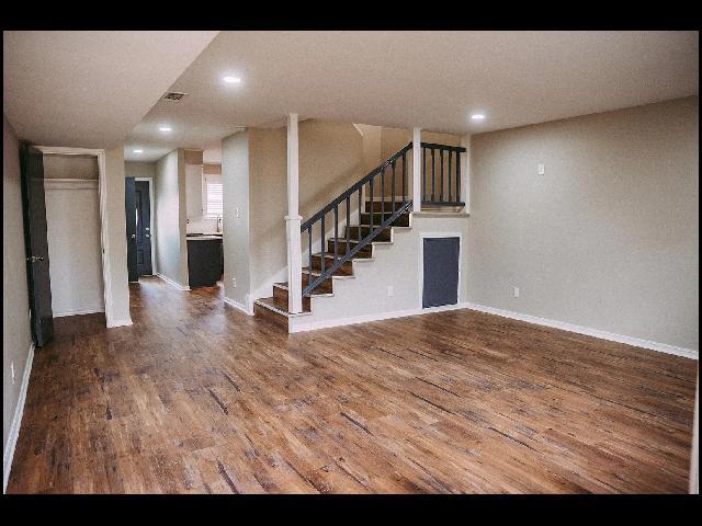 Building Photo - 408 W 4th St