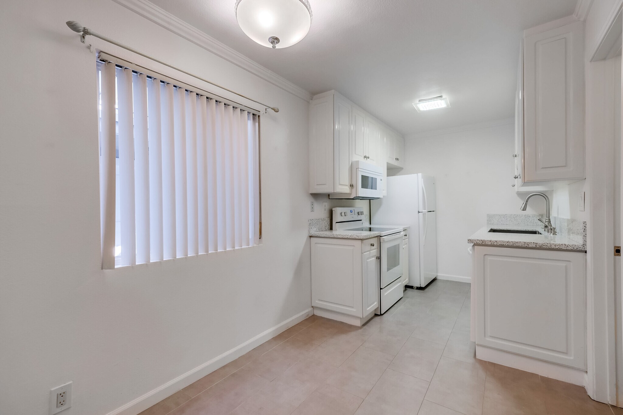 Building Photo - 2308 Schader Dr