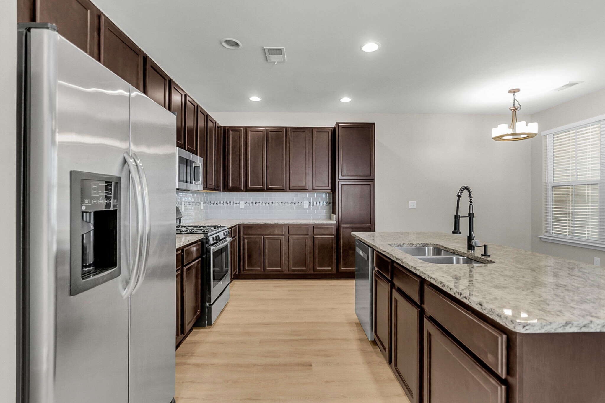 Building Photo - 229 Larissa Dr