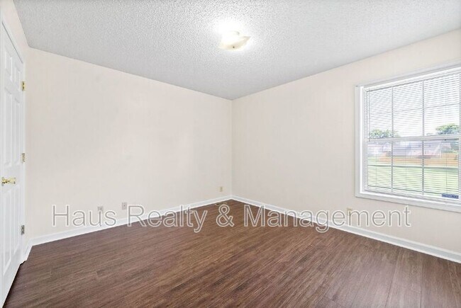 Building Photo - 3279 S Senseney Cir