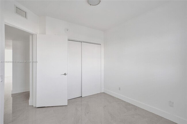 Building Photo - 14951 Royal Oaks Ln