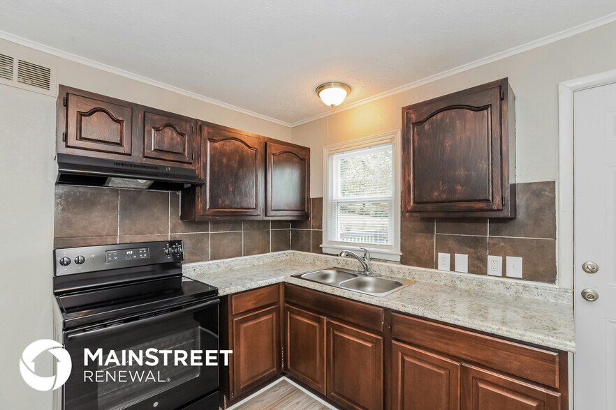 Building Photo - 10306 Oakland Ave