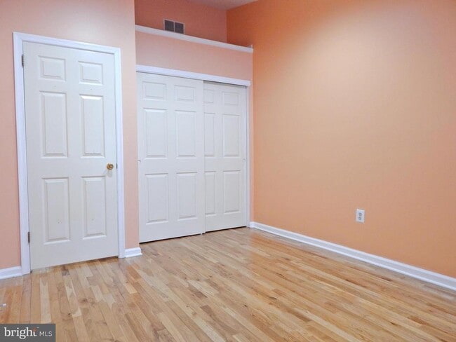 Building Photo - 101 Sarahs Ln