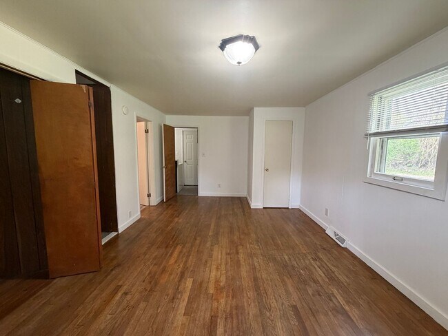 Building Photo - Adorable Home in Lowell School District