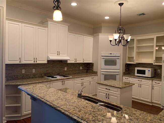 Building Photo - 3014 SW 41st Pl