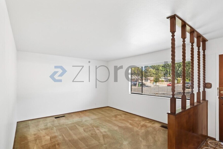 Building Photo - Unit