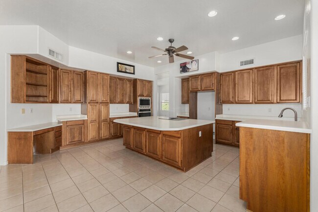 Building Photo - 918 W Windsong Dr