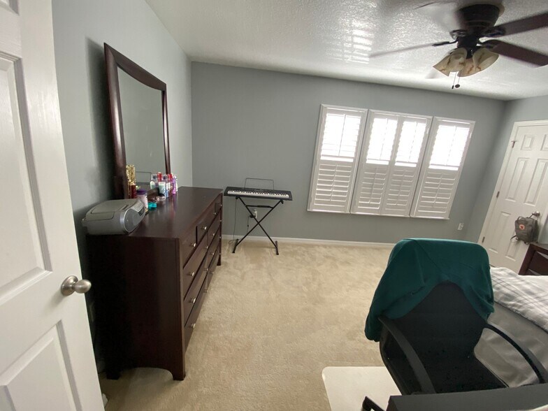 Building Photo - 490 Michigan Estates Cir