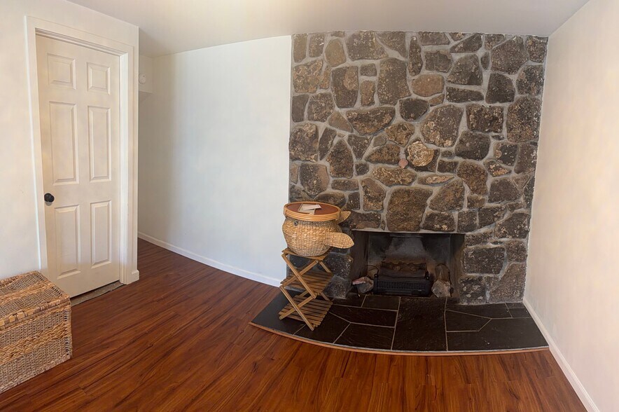 Building Photo - 472 Mountain Shadow Dr