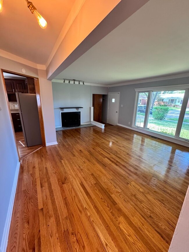 Building Photo - Charming Home in St. Clair Shores
