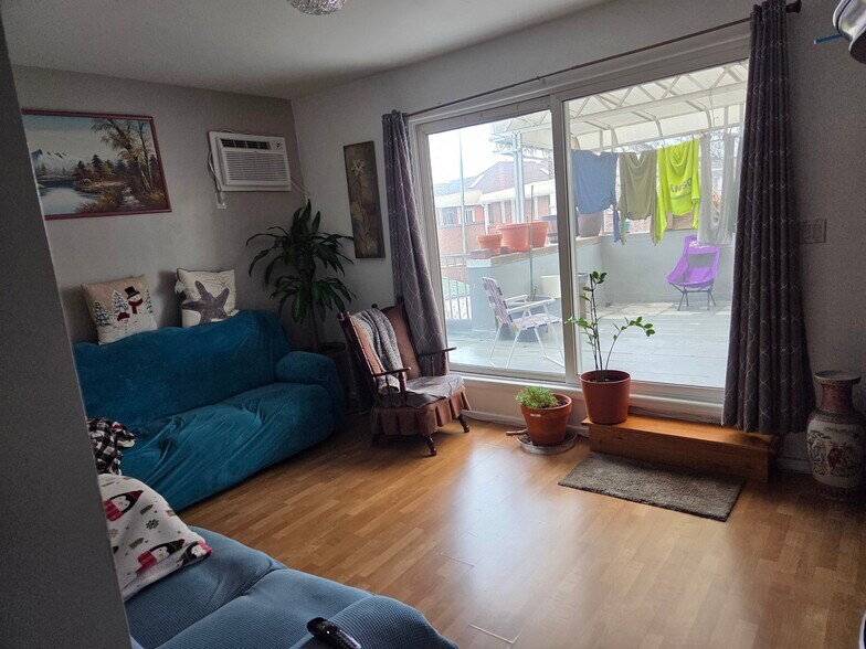 Building Photo - 4634 Beach 46th St