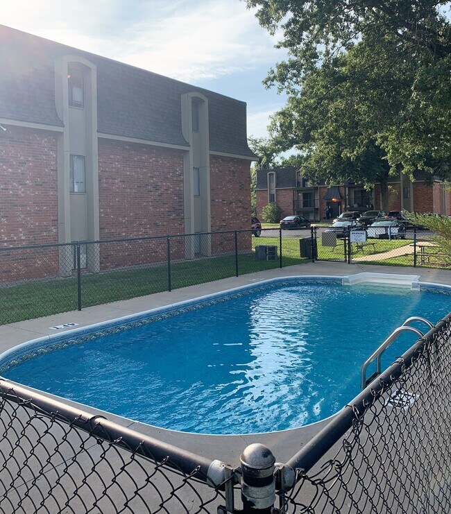 Building Photo - 431 N Bluegrass Dr