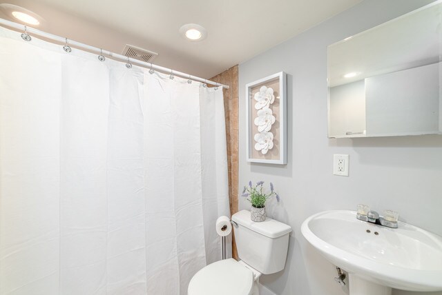 Building Photo - 21W021 Marlborough Ln