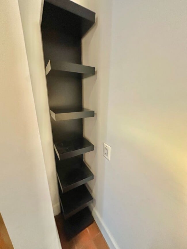 Building Photo - Beautiful Balfour Historic 1 Bedroom Condo 16th & U Street