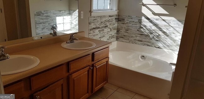 Building Photo - 520 Millbrook Villa Dr