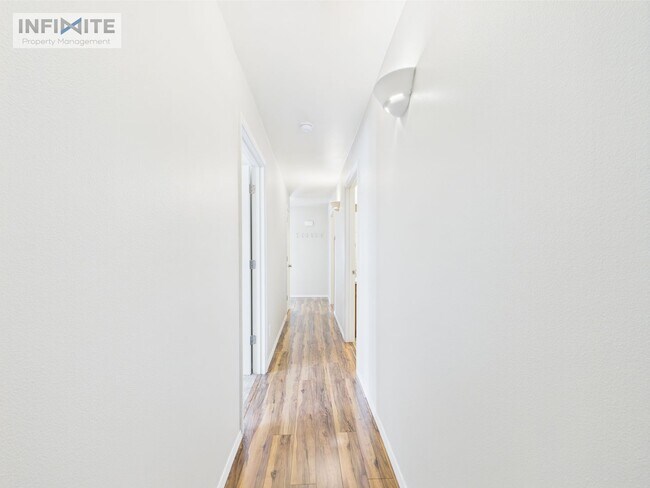 Building Photo - 1112 Longbow Ln