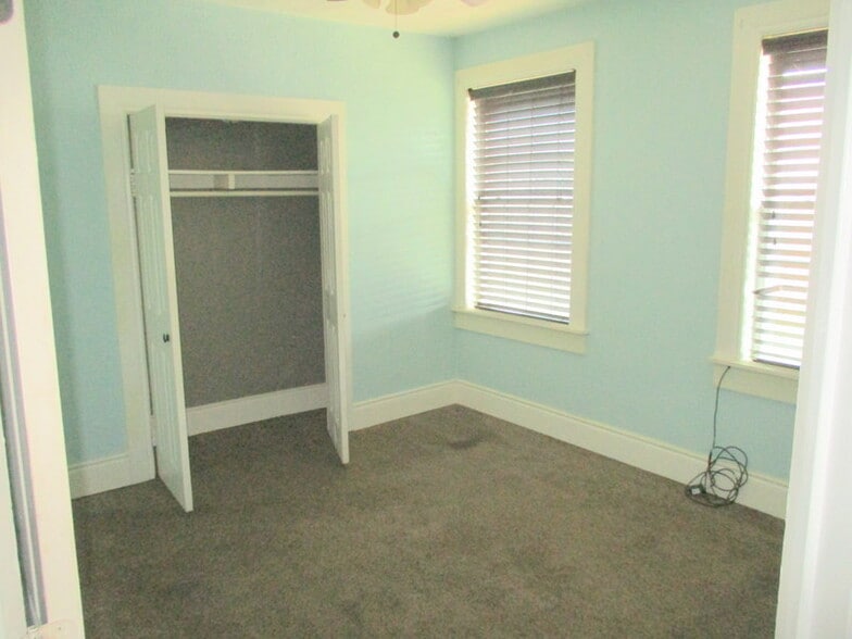 Building Photo - 323 Boyleston St