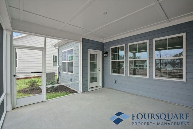 Building Photo - Charming 3-Bed Ranch Home with Modern Kitc...