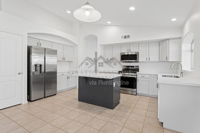 Building Photo - 9841 W Tonopah Dr