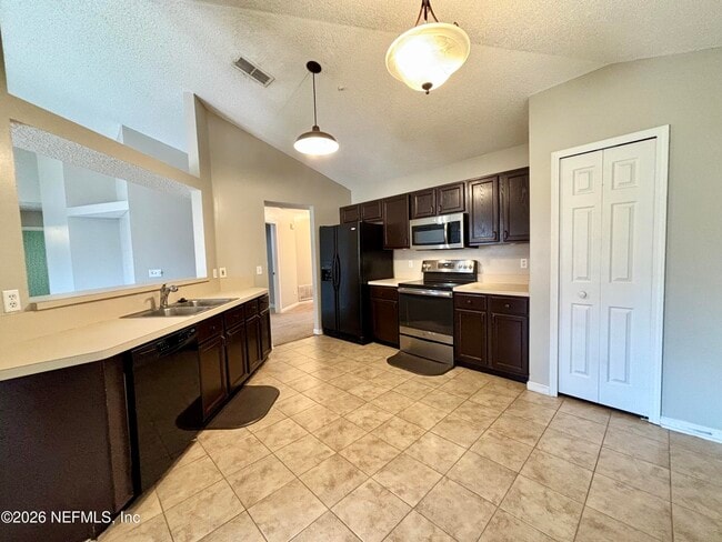 Building Photo - 8467 Charlesgate Cir E