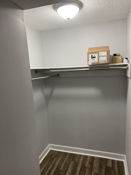 Building Photo - 448 Deerwood St