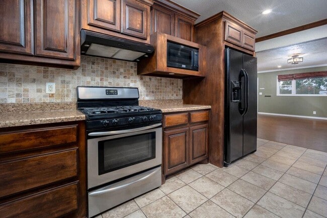 Building Photo - 3700 N Land Ave