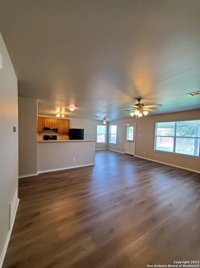 Building Photo - 136 Rattlesnake Way