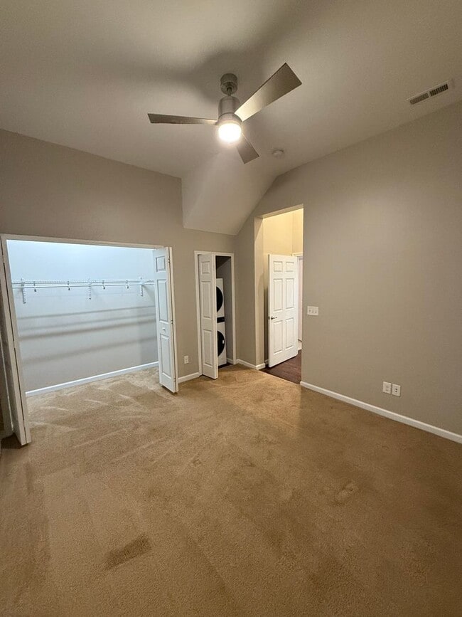 Building Photo - 3246 Lorain Ave