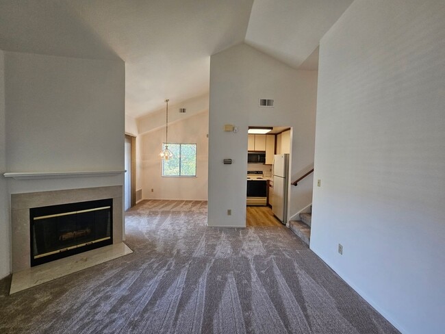 Building Photo - Great Location.... Gorgeous 2 Bedroom 2 Bath End Unit Condo in North San Jose
