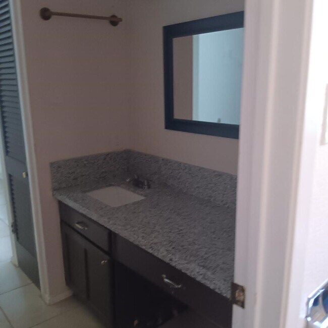 Building Photo - 9610 Wellsworth Dr