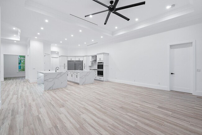 Building Photo - 18211 SE Old Trail Dr W